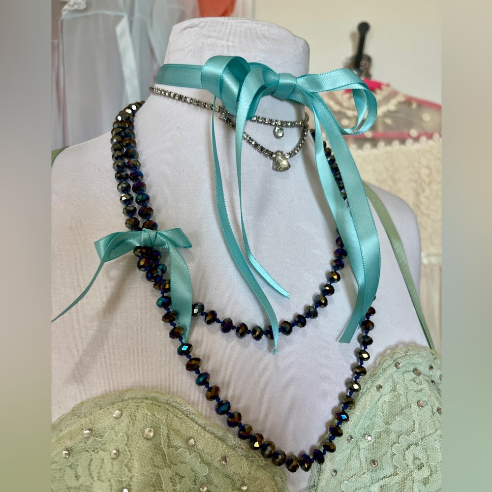 Free People 💗 blue glass bead layering necklace with Mari Antoinette ribbons
